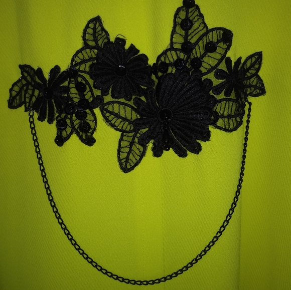 💥💥SOLD💥💥WOMEN'S NEON YELLOW BELTED TRENCH COAT - Picture 8 of 10